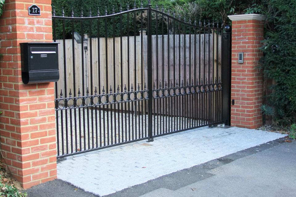 Metal bow top gates - Bournemouth, Dorset