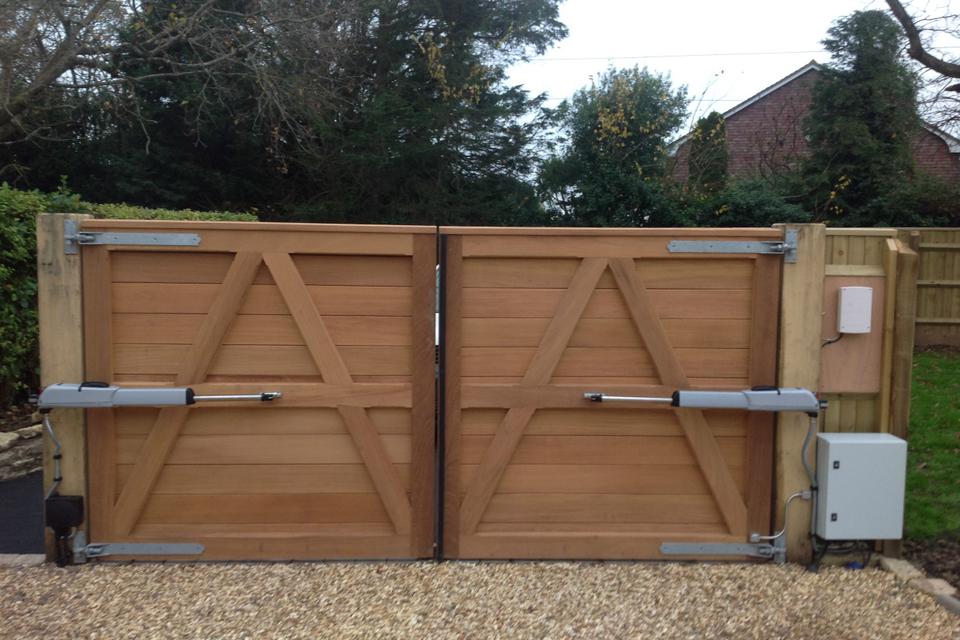 Gate automation - Milford on Sea (rear)