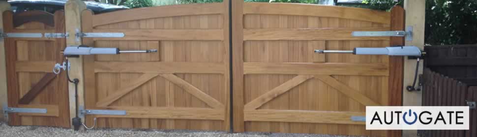 Electric wooden gates